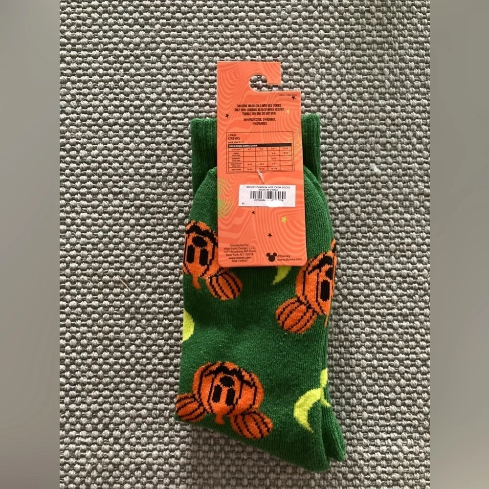 NWT Disney Mickey Mouse Pumpkin 🎃 crew socks